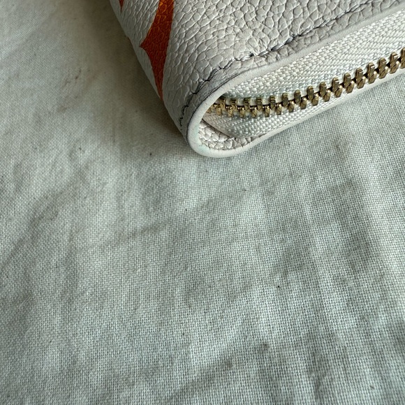 LOUIS VUITTON Empreinte Monogram Giant By The Pool Zippy Wallet Cream Saffron - Picture 11 of 16